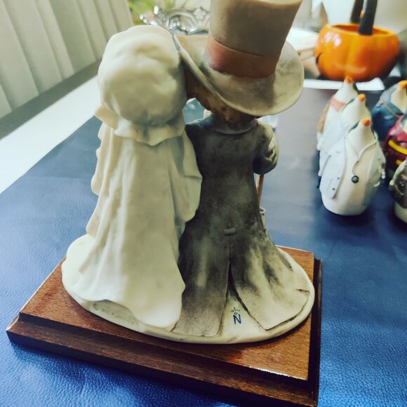 Bride & Groom Sculpture by Italian Artist Giuseppe Armani signed and marked, Vtg - Picture 2 of 4